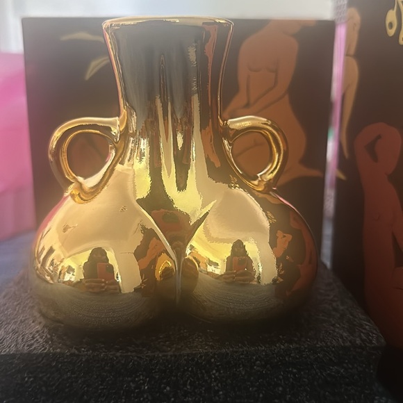 Body Vase - Picture 2 of 4